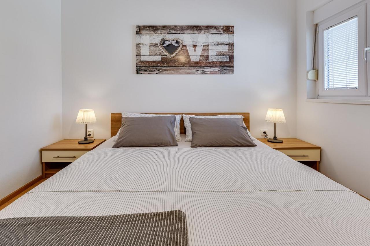 Apartments Juraj Petrčane Zewnętrze zdjęcie