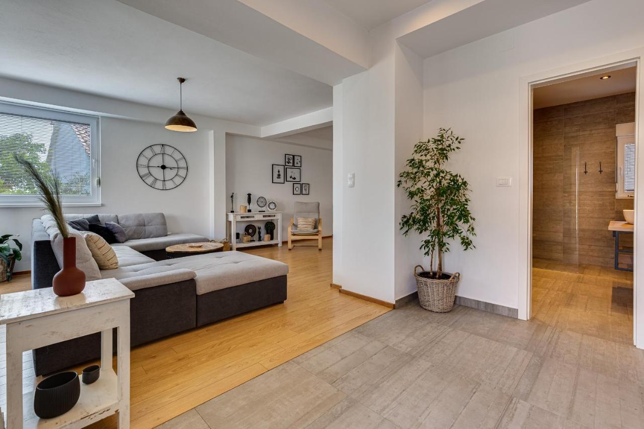 Apartments Juraj Petrčane Zewnętrze zdjęcie