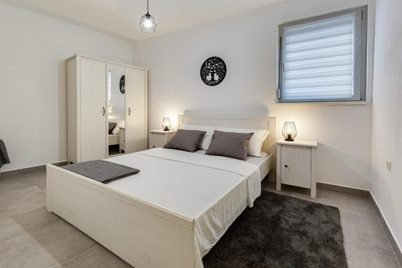 Apartments Juraj Petrčane Zewnętrze zdjęcie
